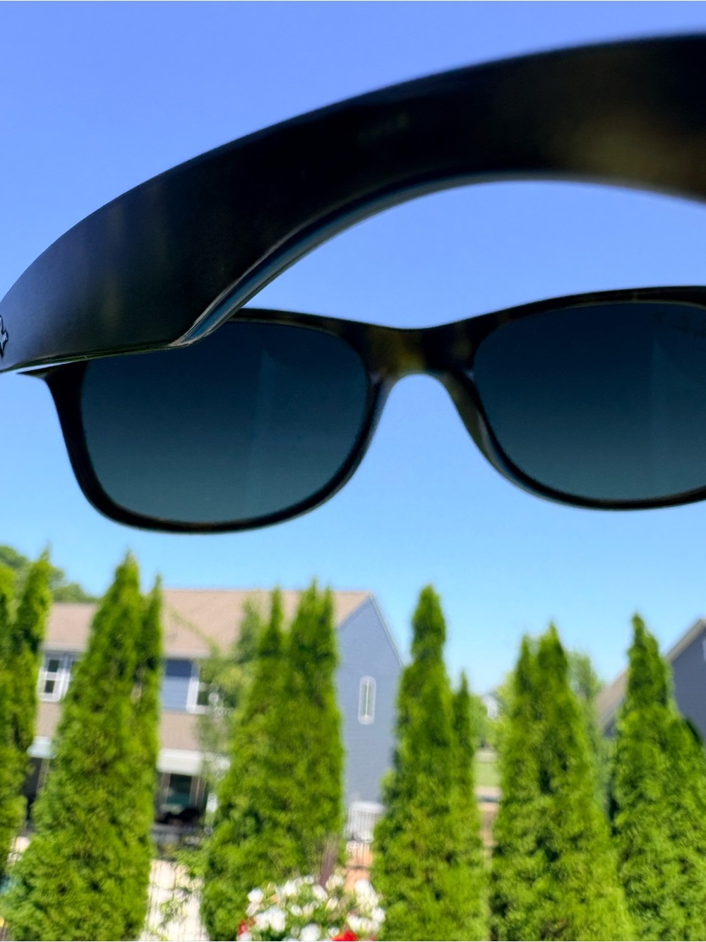 Ray-Ban New Wayfarer Classic
Tortoise Frame with Polarized Green Lenses RB 2132 - Picture 15 of 15